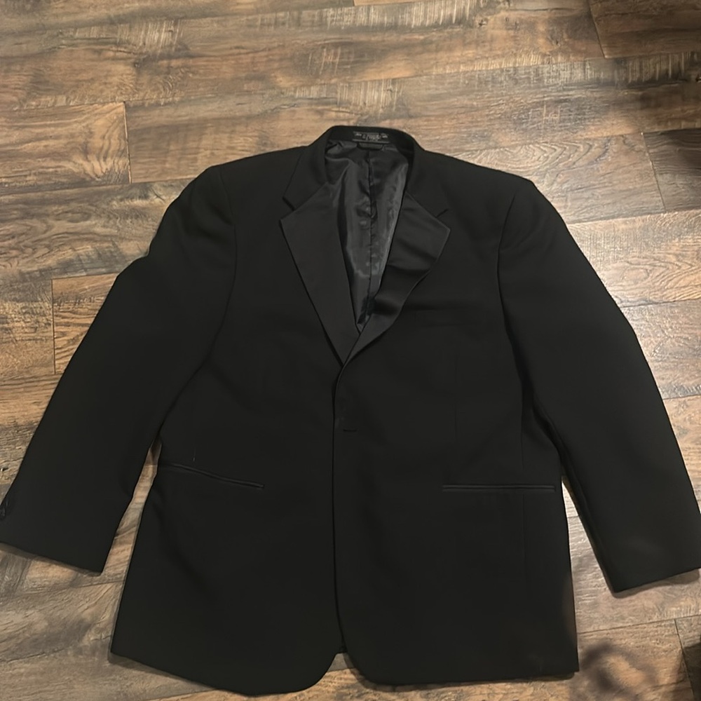 Men’s tuxedo size XL